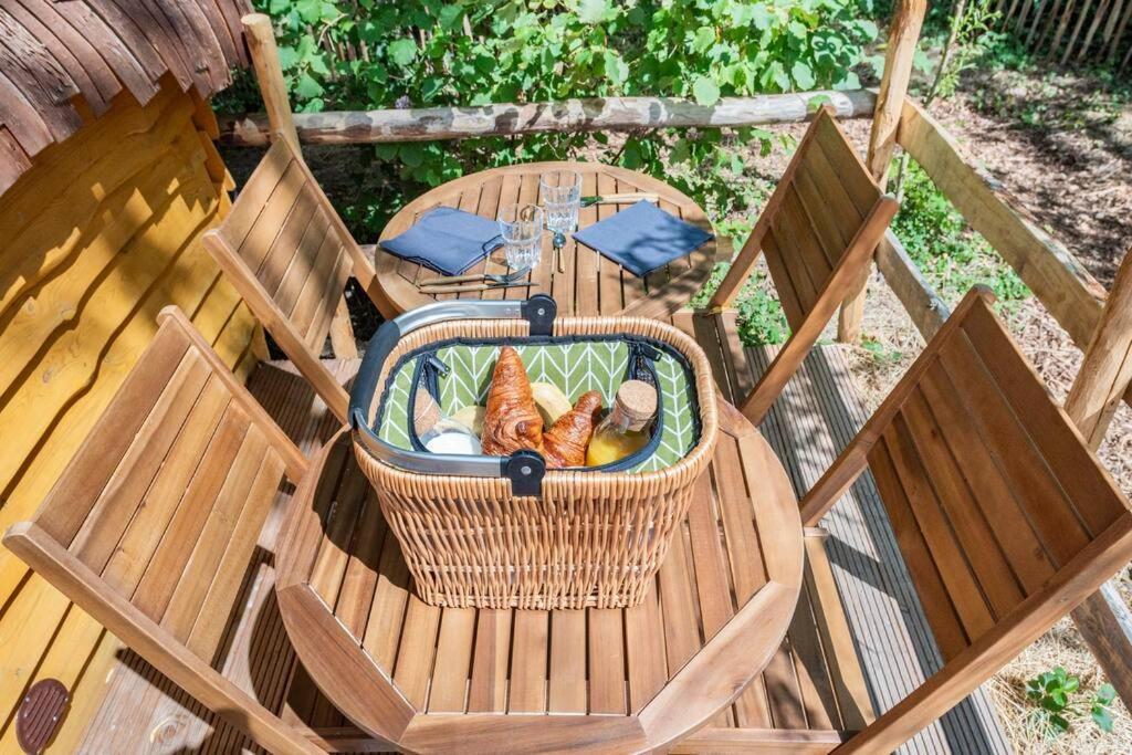 Au Pied Du Frene Villa Herzeele Bagian luar foto