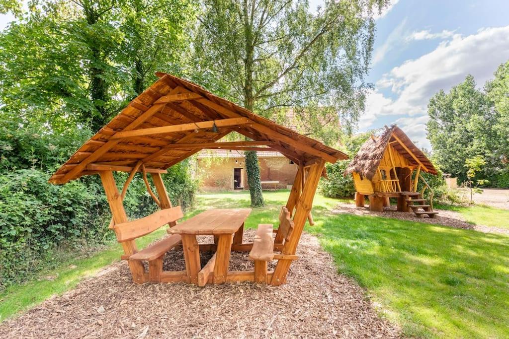 Au Pied Du Frene Villa Herzeele Bagian luar foto