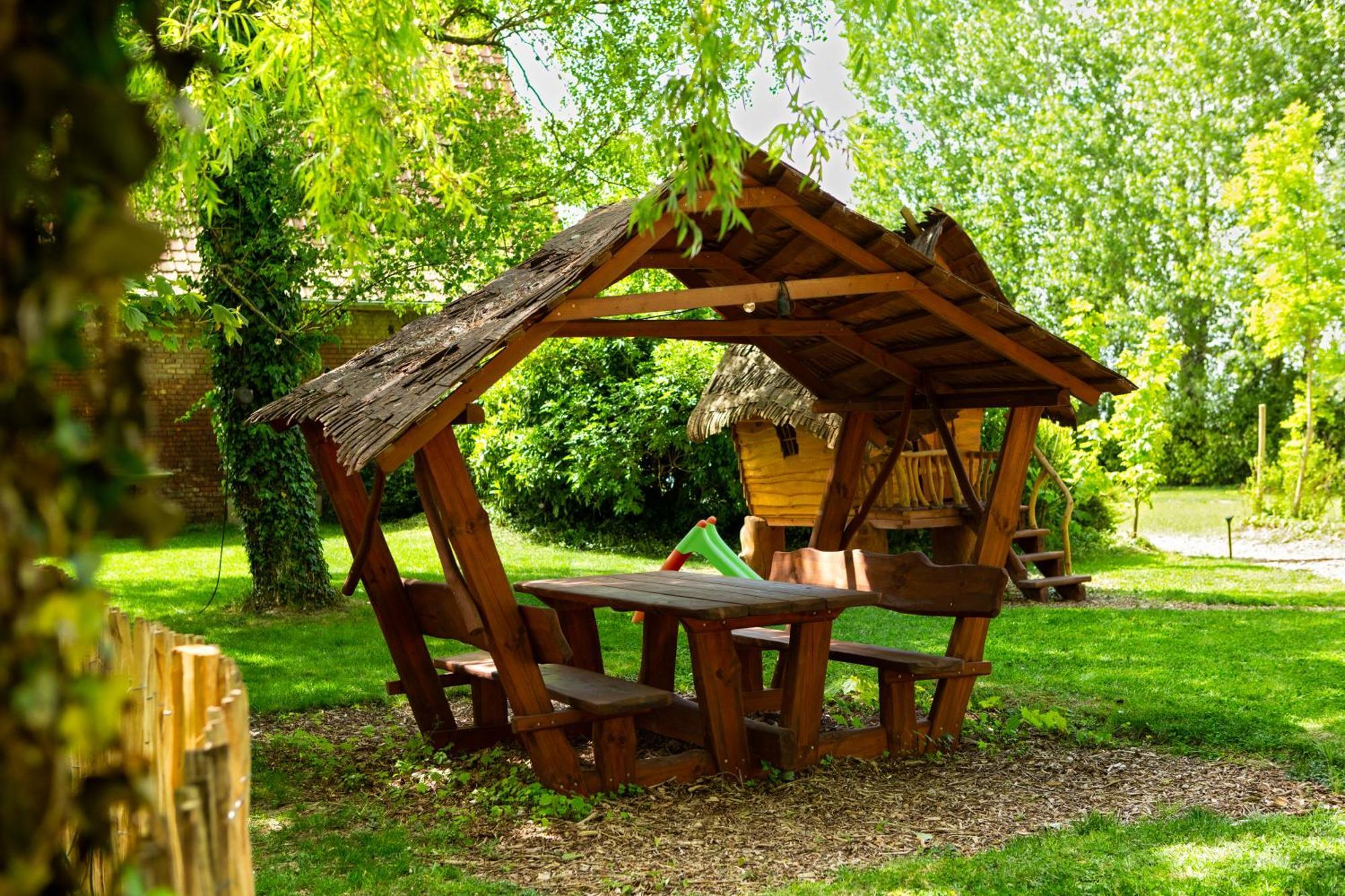 Au Pied Du Frene Villa Herzeele Bagian luar foto